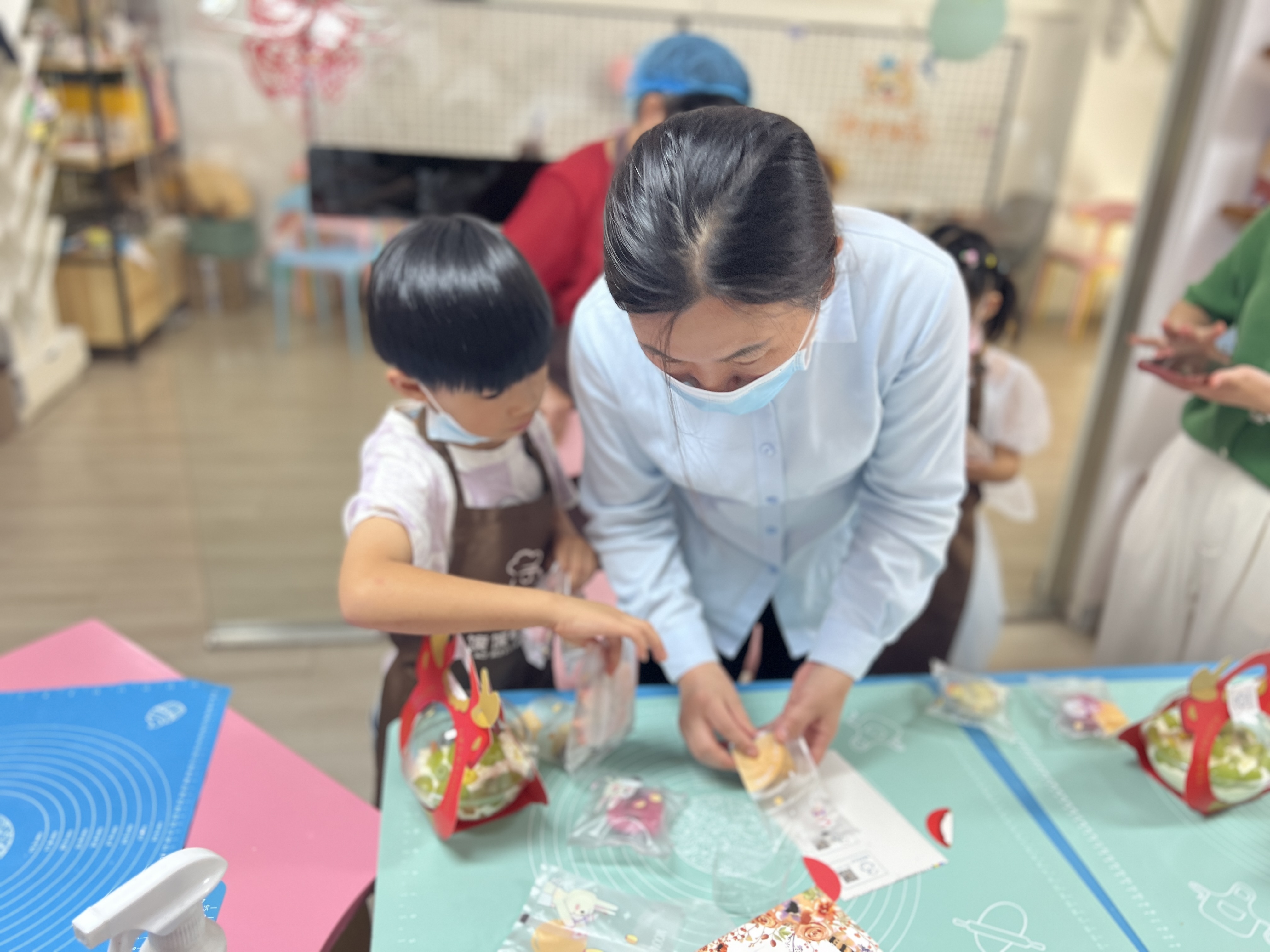 快速公交事業(yè)部關(guān)愛留守兒童手拉手“益”起過(guò)中秋