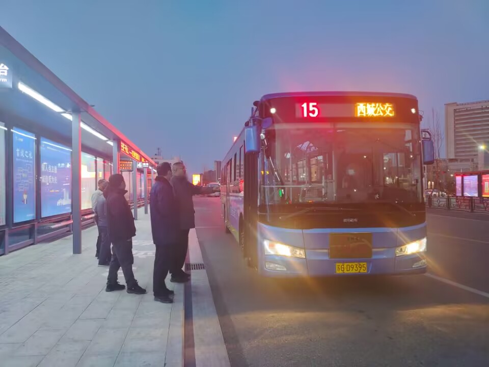 公交集團(tuán)公交事業(yè)一部開(kāi)展晚班車檢查工作