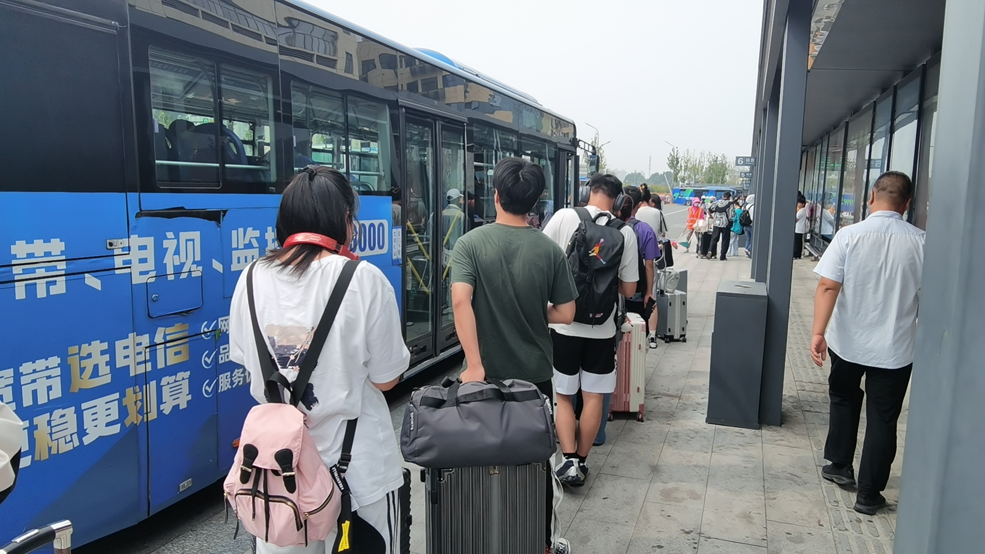 抓客流、強(qiáng)服務(wù)，公交集團(tuán)多舉措護(hù)航高?！伴_學(xué)季”