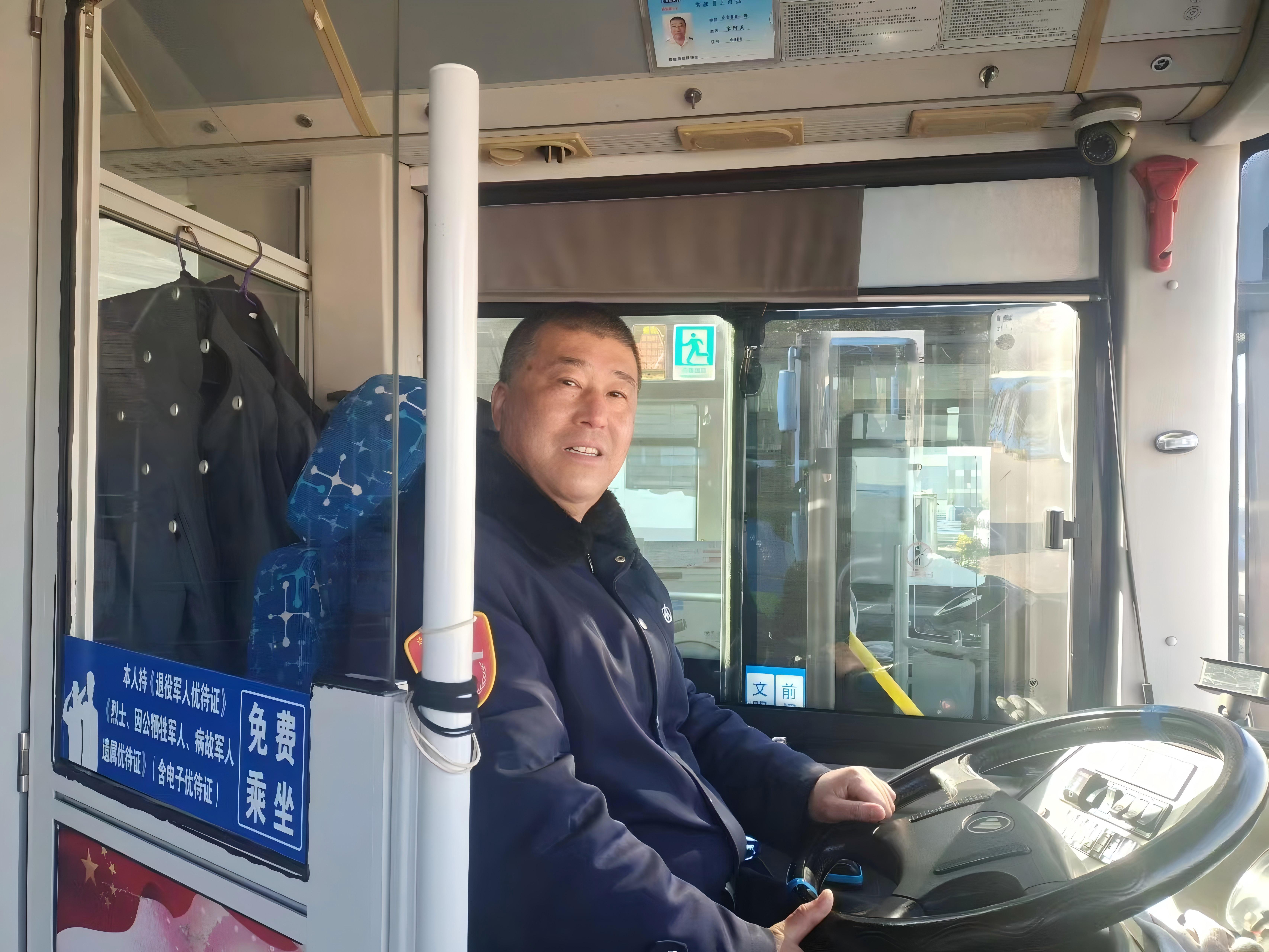 60路駕駛員宋阿兵，你抱起乘客的樣子真帥！