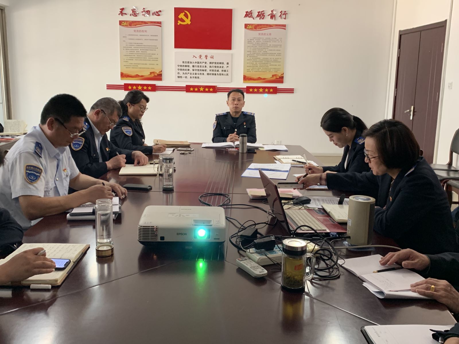“學懂黨內法規(guī)，建強組織體系”公交集團快速公交事業(yè)部開展主題黨日活動