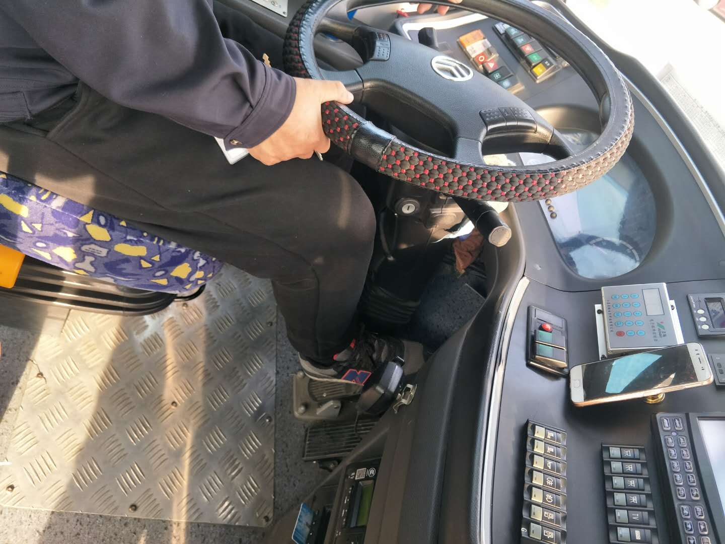公交車(chē)輛純電動(dòng)車(chē)四環(huán)節(jié)電法