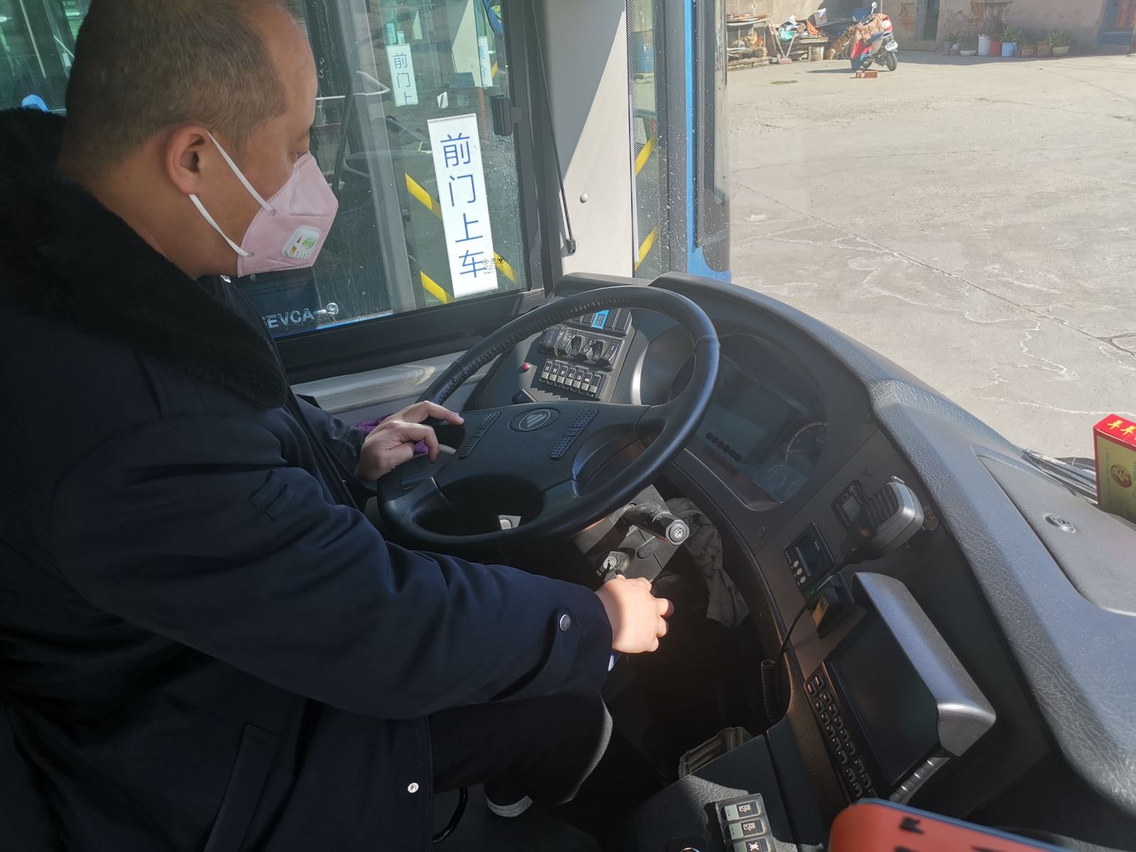 公交集團(tuán)公交事業(yè)一部 開(kāi)展停運(yùn)車輛性能綜合檢查工作
