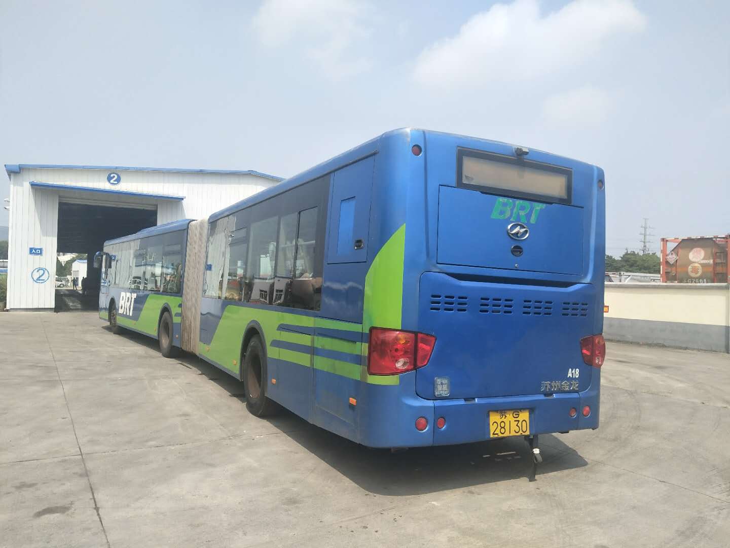 快速公交事業(yè)部組織車(chē)輛年審、二維