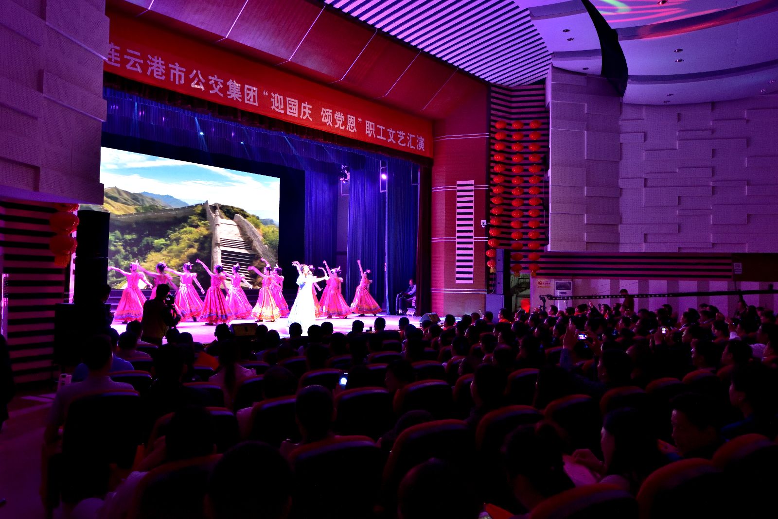 公交集團(tuán)“迎國(guó)慶、頌黨恩”職工文藝匯演取得圓滿成功