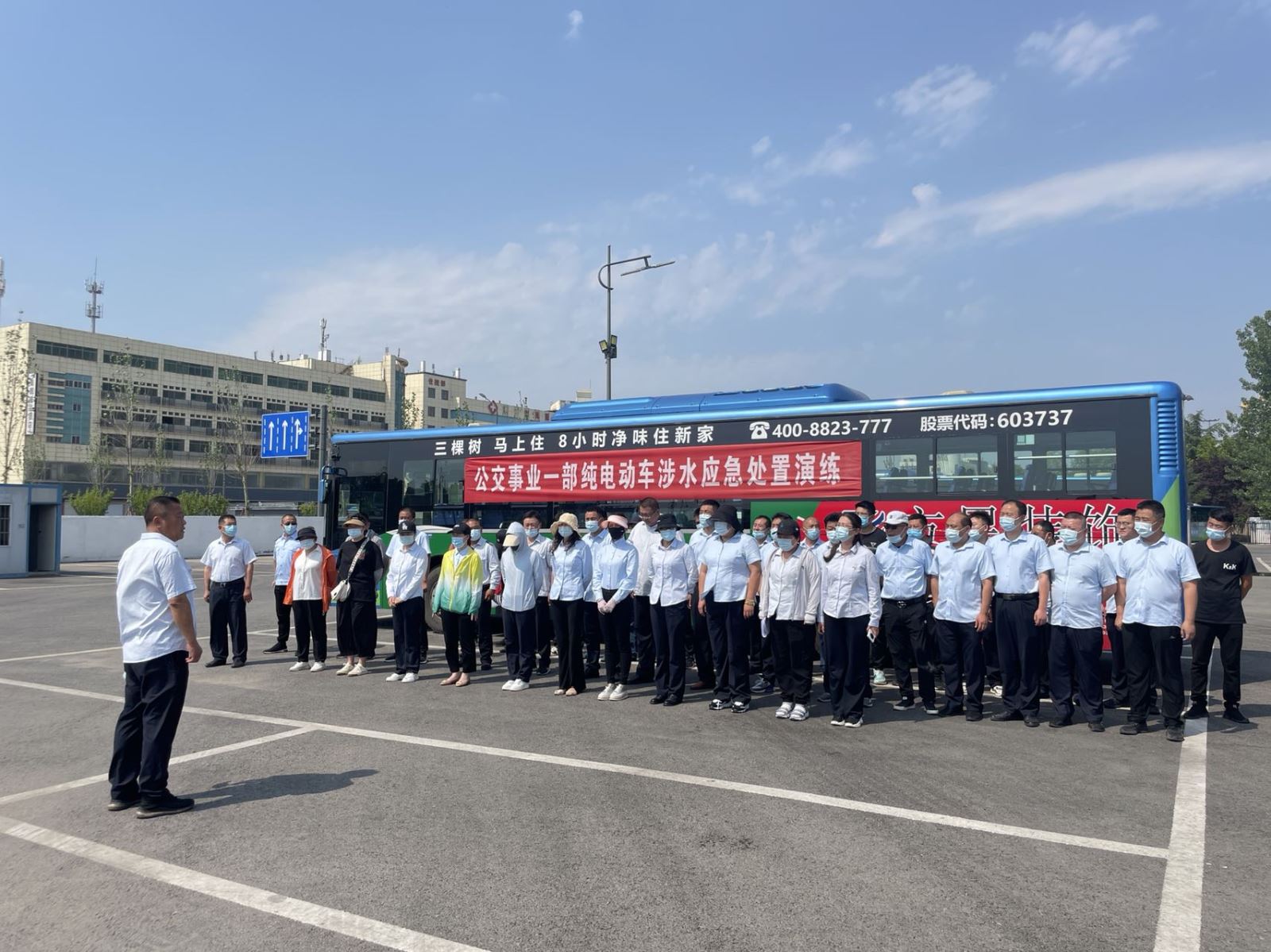 公交集團公交事業(yè)一部開展純電動車涉水應急處置演練