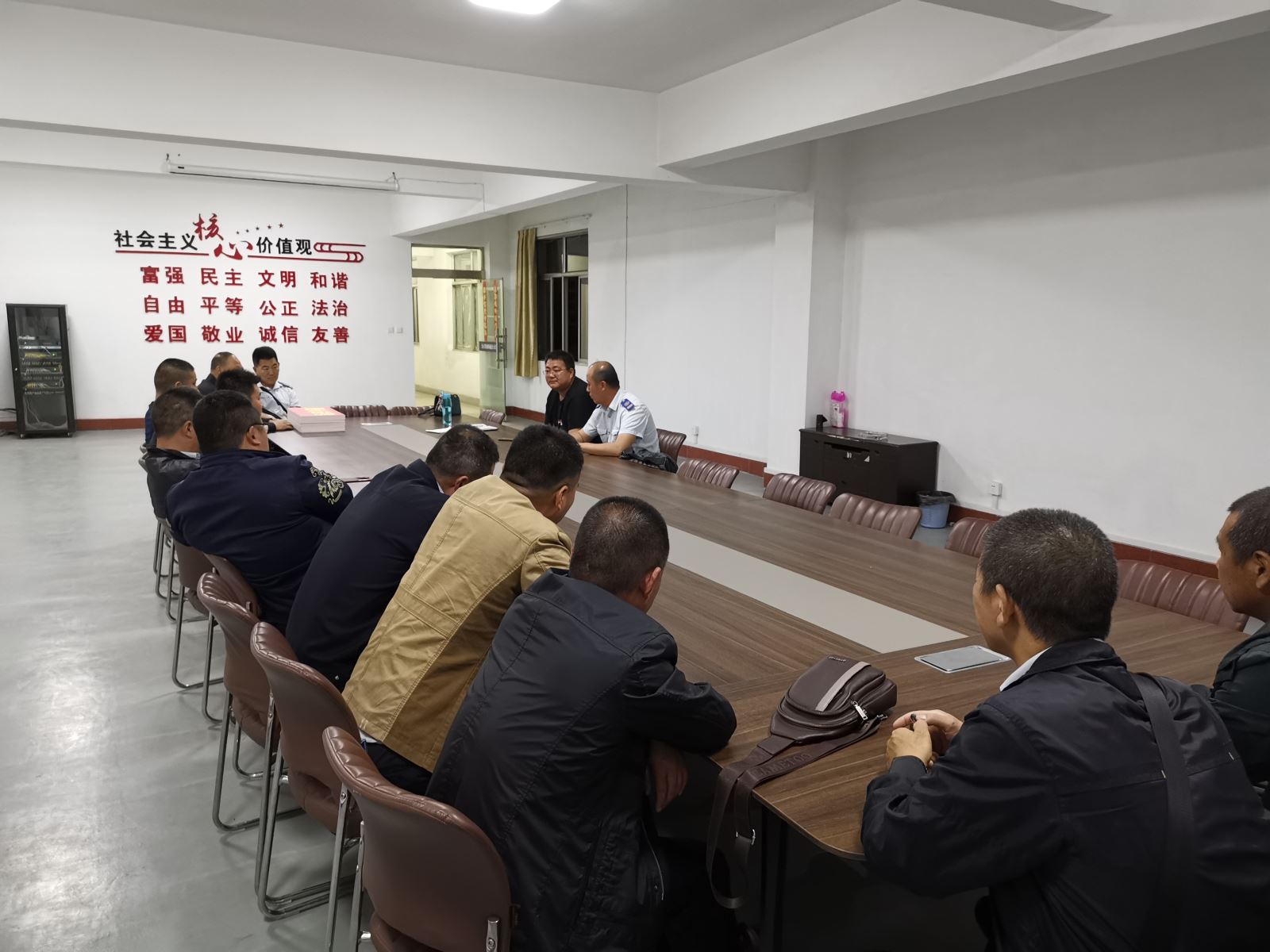 公交集團(tuán)公交事業(yè)一部開(kāi)展“安全生產(chǎn)月”警示教育專題會(huì)議