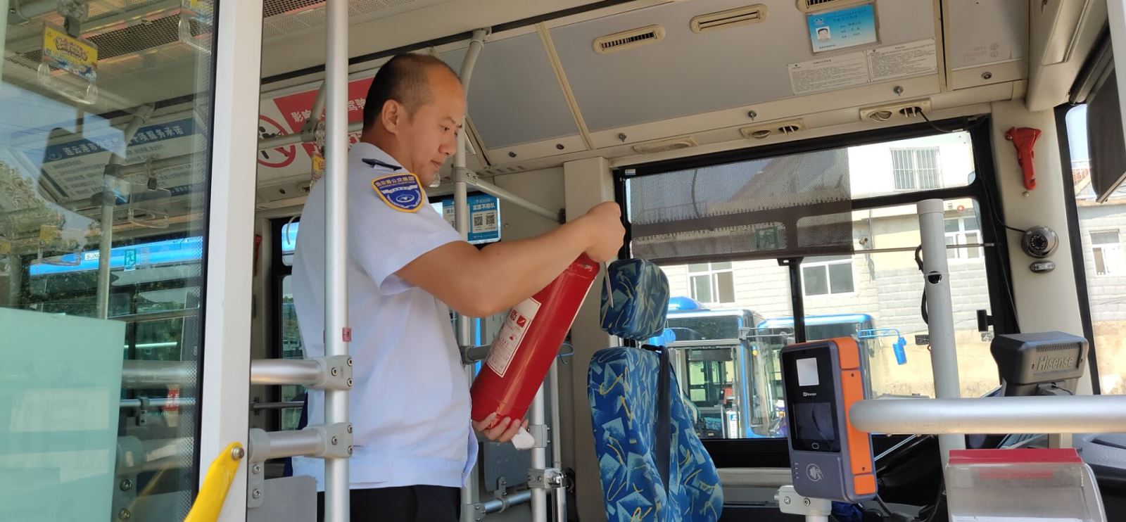 公交集團(tuán)公交事業(yè)一部開(kāi)展停車(chē)場(chǎng)站安全隱患大排查活動(dòng)