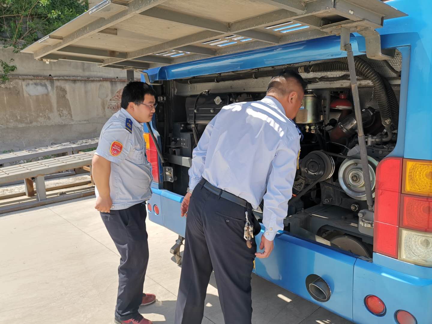 公交集團(tuán)公交事業(yè)一部做好車(chē)輛檢查確保安全運(yùn)營(yíng)