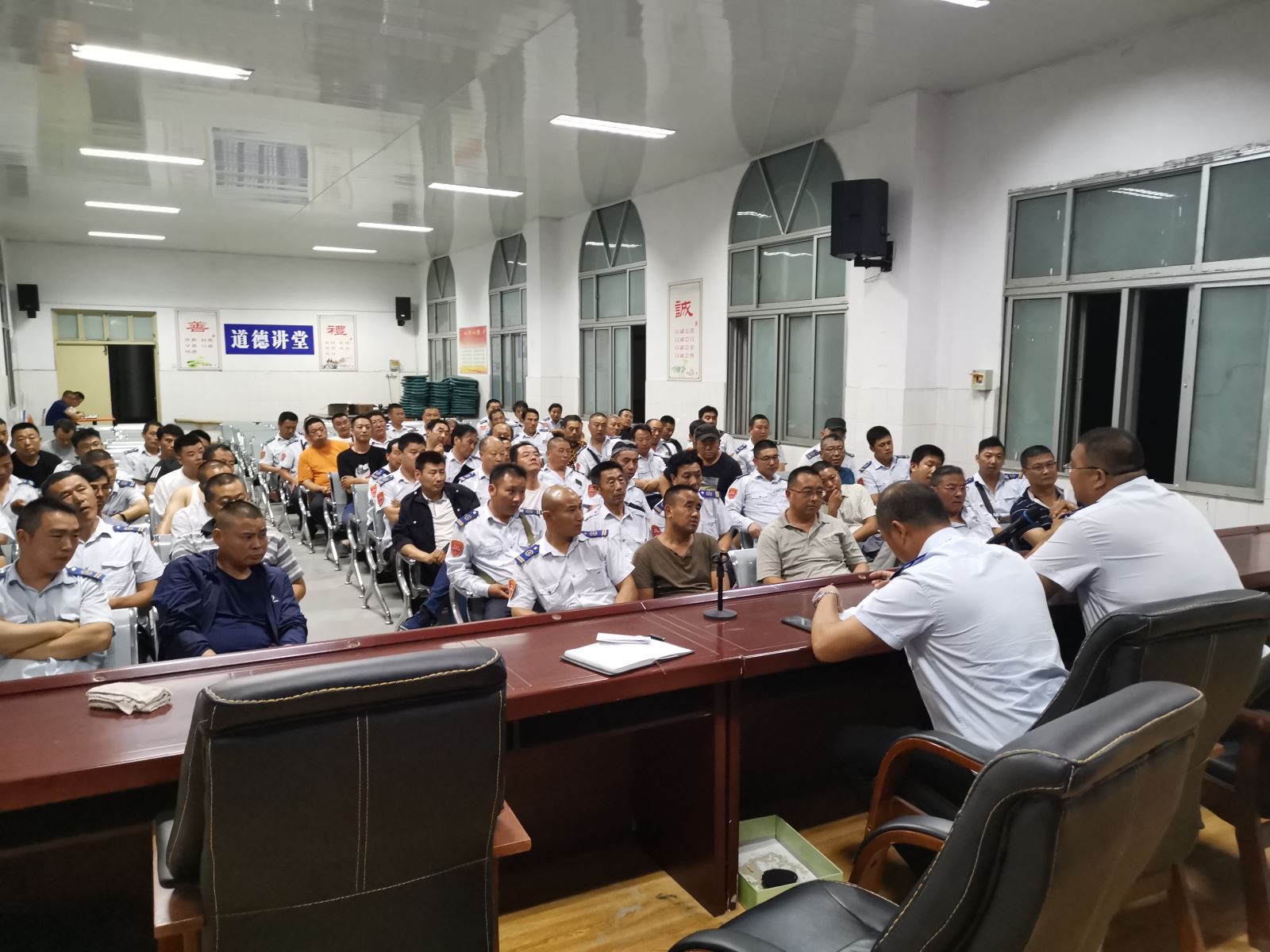 公交集團(tuán)公交事業(yè)一部召開“安全行車” 專項(xiàng)會議