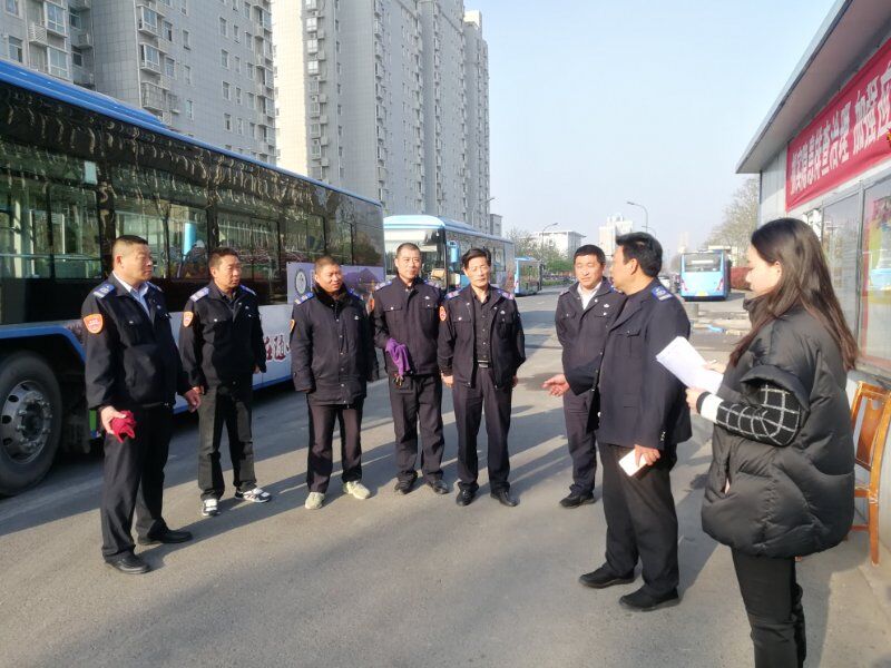 公交集團(tuán)公交事業(yè)一部備戰(zhàn)“安全生產(chǎn)，優(yōu)質(zhì)服務(wù)”百日競(jìng)賽活動(dòng)