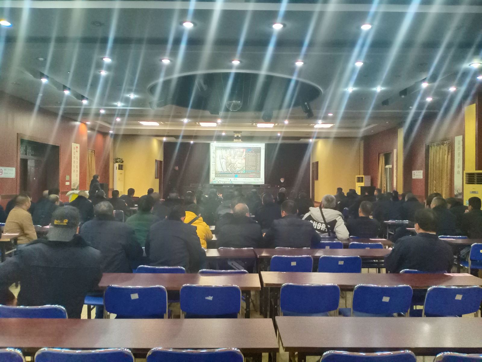 公交集團公交事業(yè)一部召開駕駛員安全教育培訓會