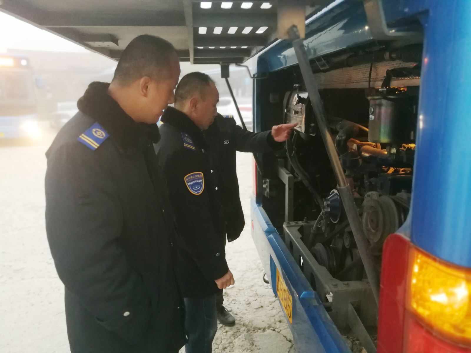 公交集團(tuán)海通公交公司開展冬季車輛安全、機(jī)務(wù)大檢查