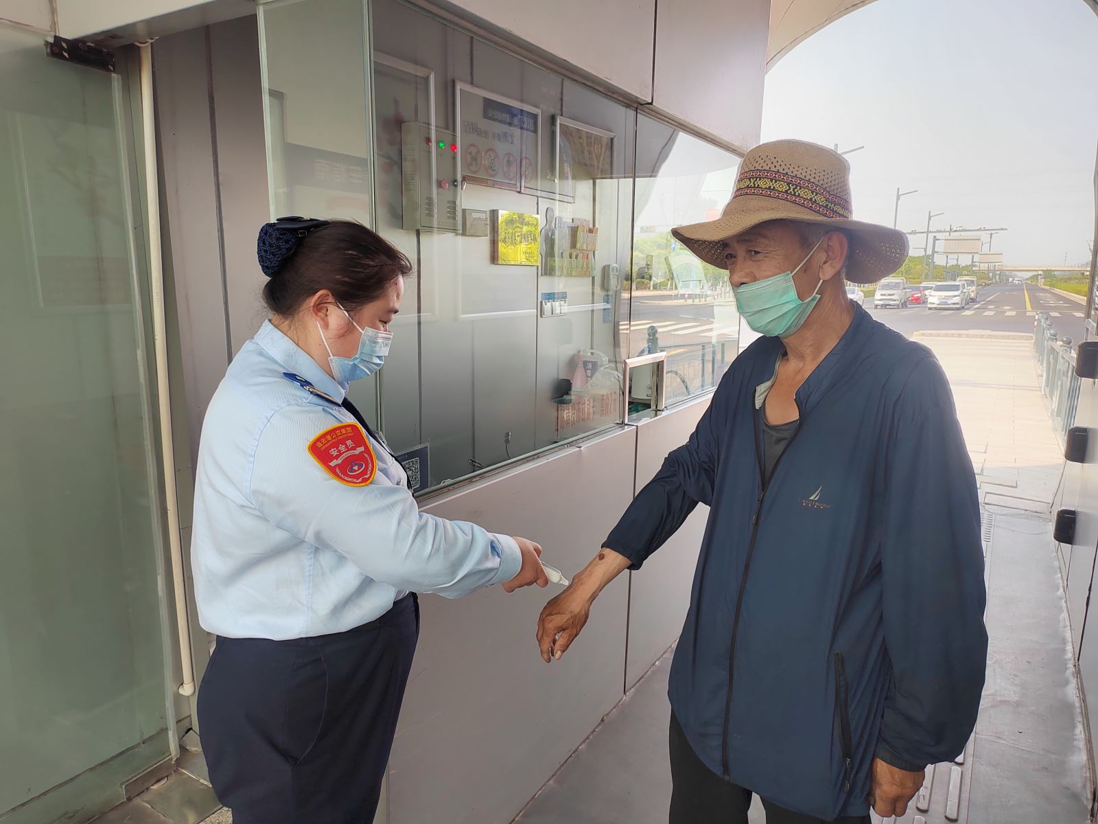 暖心服務(wù)，讓老人熱淚盈眶