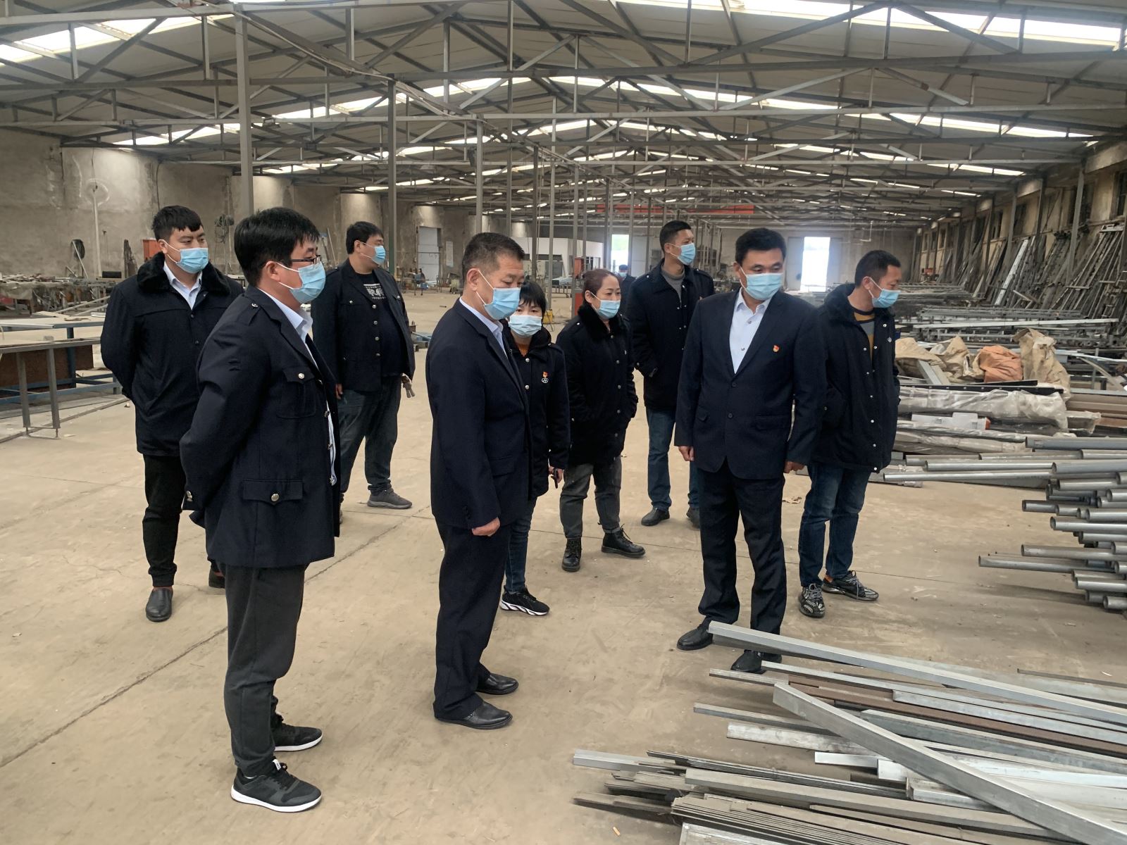 公交集團公交事業(yè)二部開展“黨建引領富民路，脫貧攻堅當先鋒”主題黨日活動