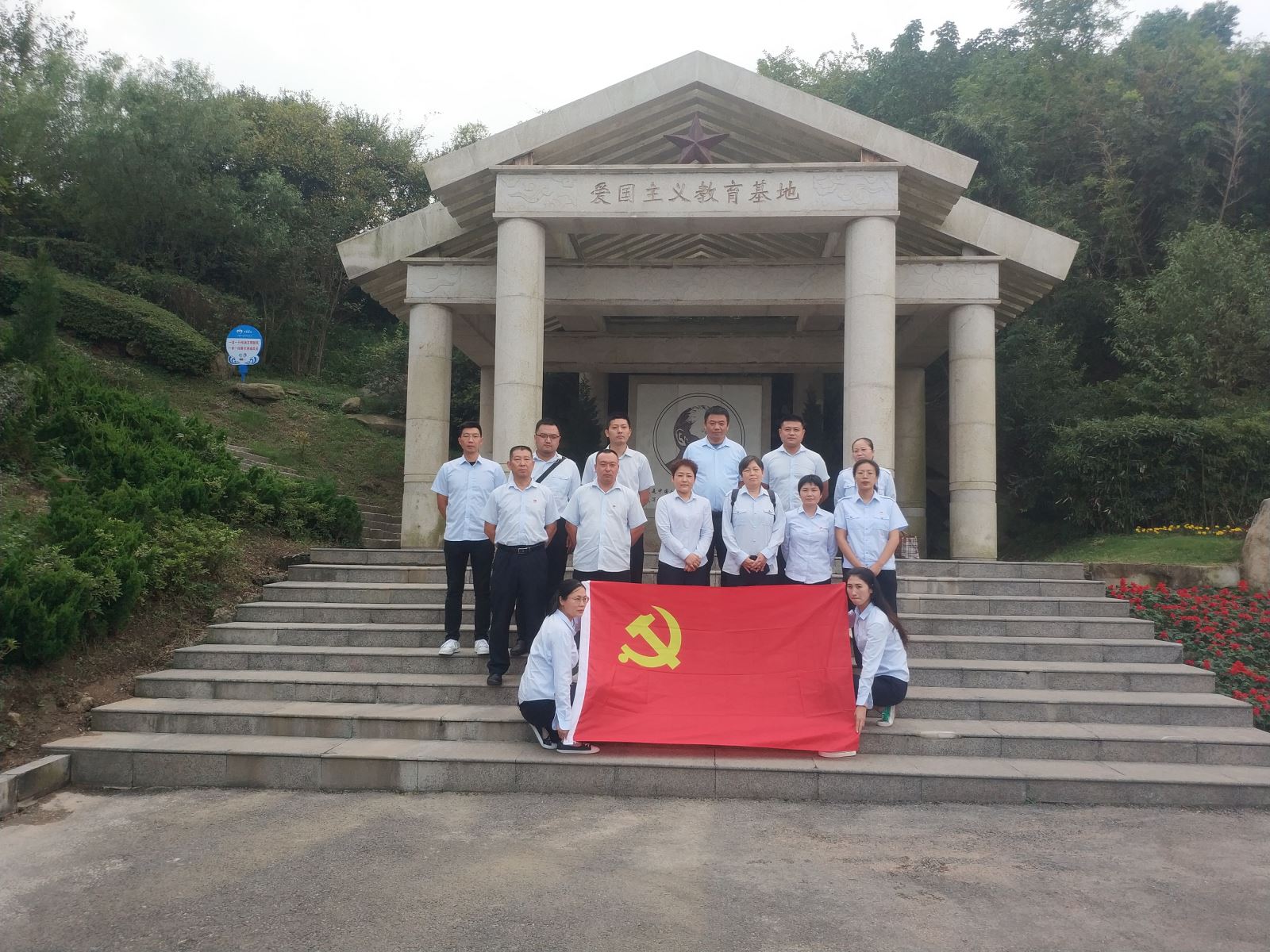 公交集團公交事業(yè)二部開展“銘記豐功偉績、傳揚英烈精神”宣傳教育活動