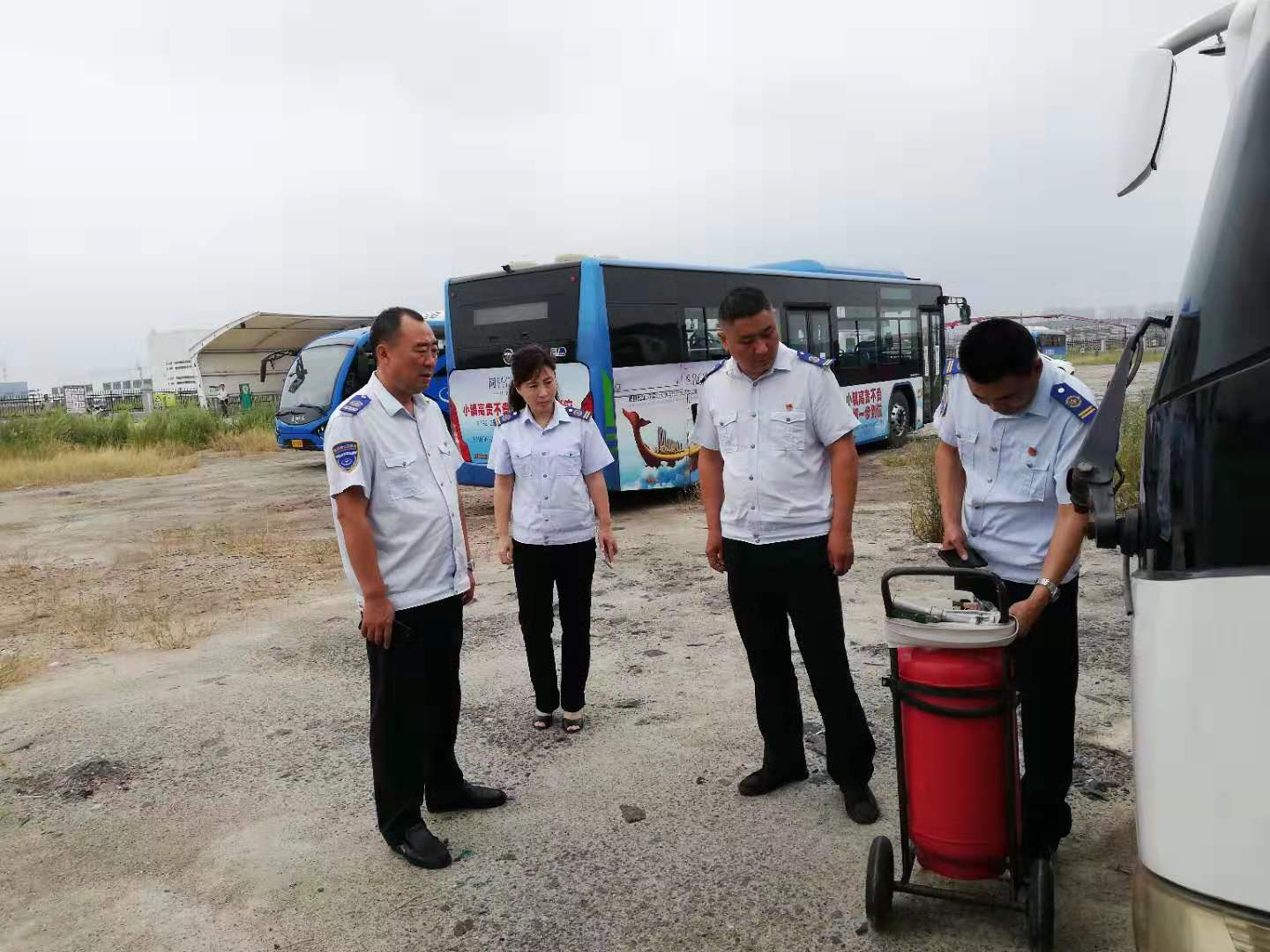 公交集團(tuán)經(jīng)營(yíng)發(fā)展事業(yè)部開展節(jié)前車輛安全專項(xiàng)檢查