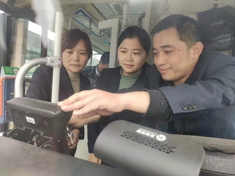 快速公交事業(yè)部調(diào)度員開展調(diào)取車載硬盤業(yè)務(wù)培訓
