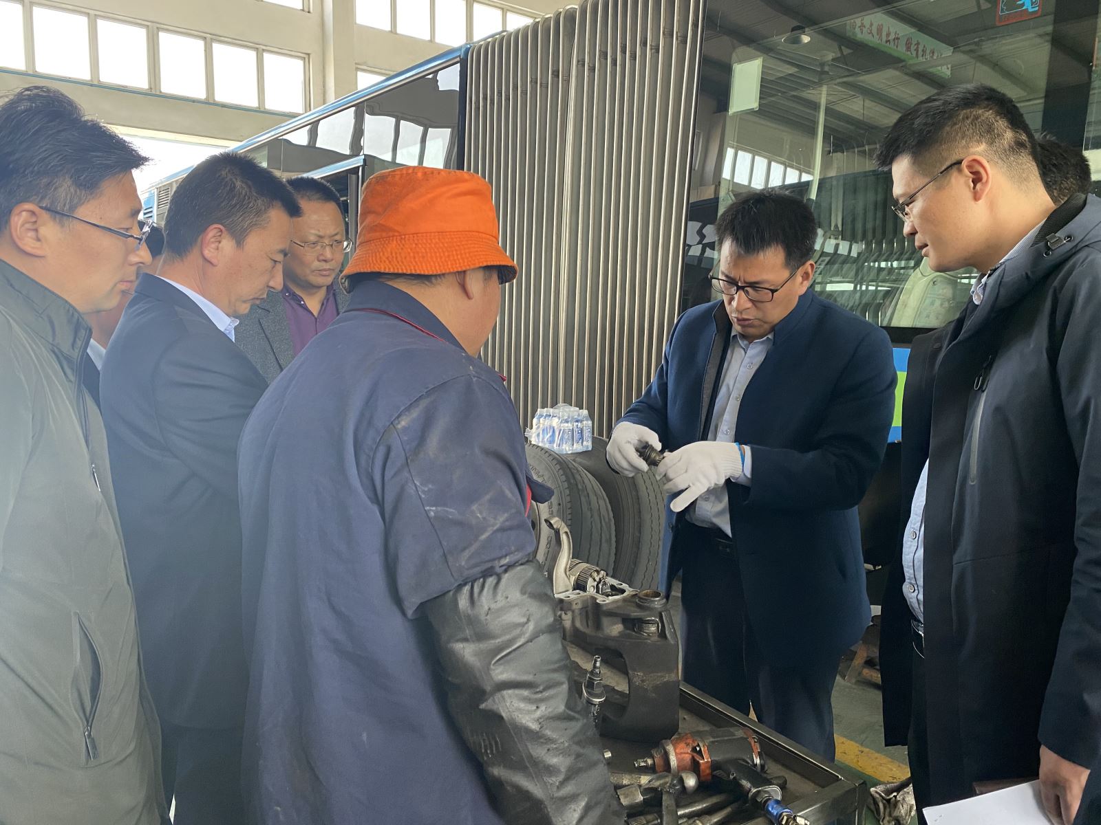 公交集團機務技術事業(yè)部開展機務現場會