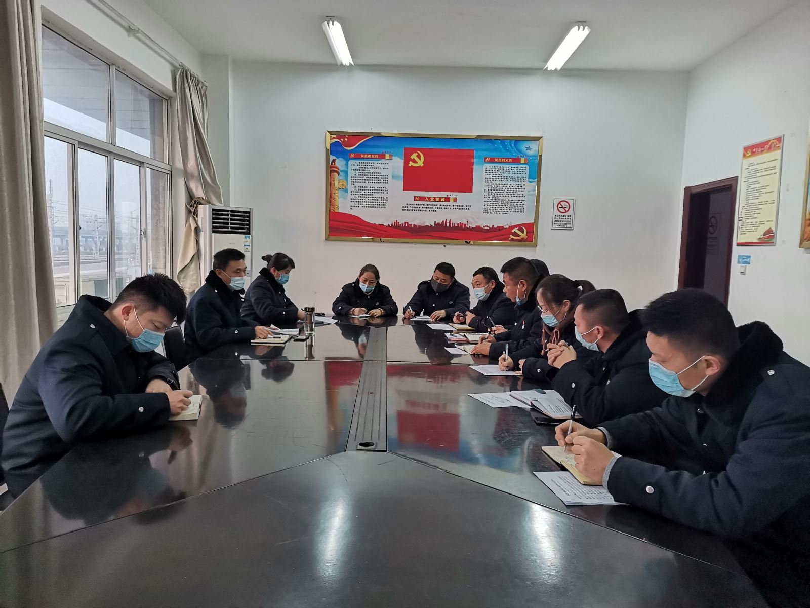 公交集團(tuán)公交事業(yè)二部召開(kāi)2021年首次安全、機(jī)務(wù)工作專(zhuān)題會(huì)議