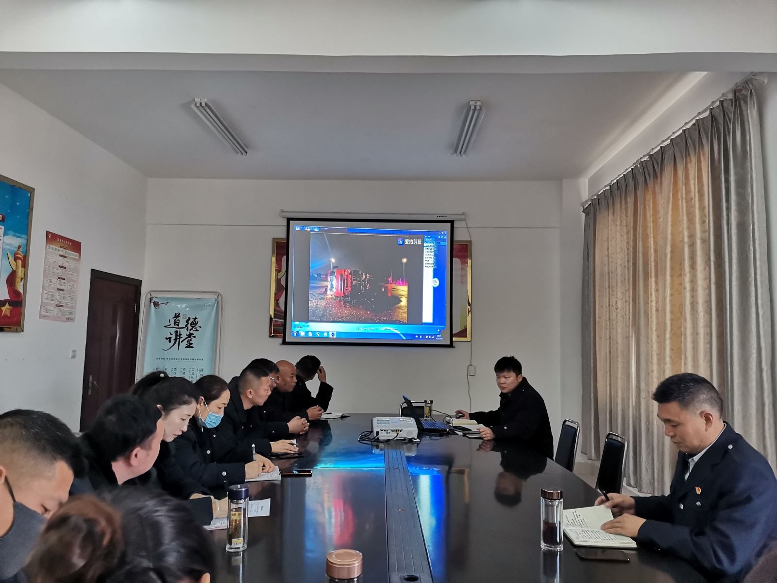 公交事業(yè)二部開展安全、機務(wù)工作專題會議