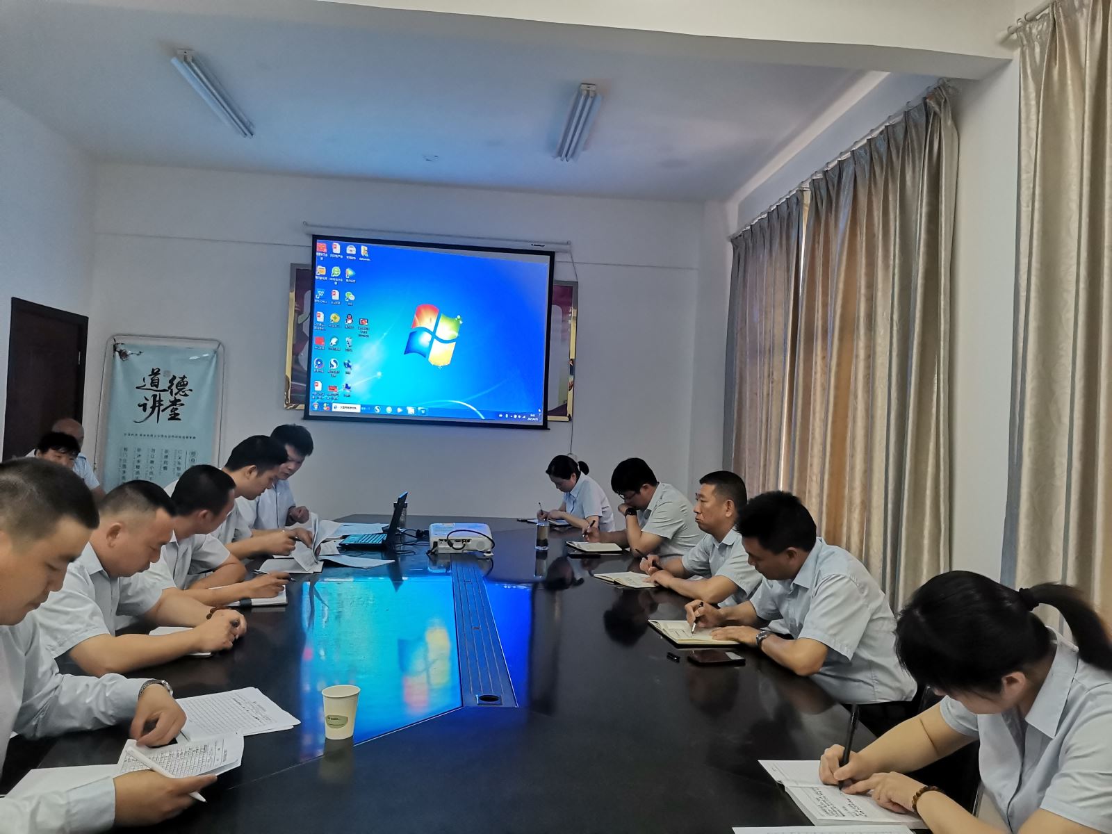 公交集團(tuán)公交事業(yè)二部召開(kāi)安全生產(chǎn)專題會(huì)