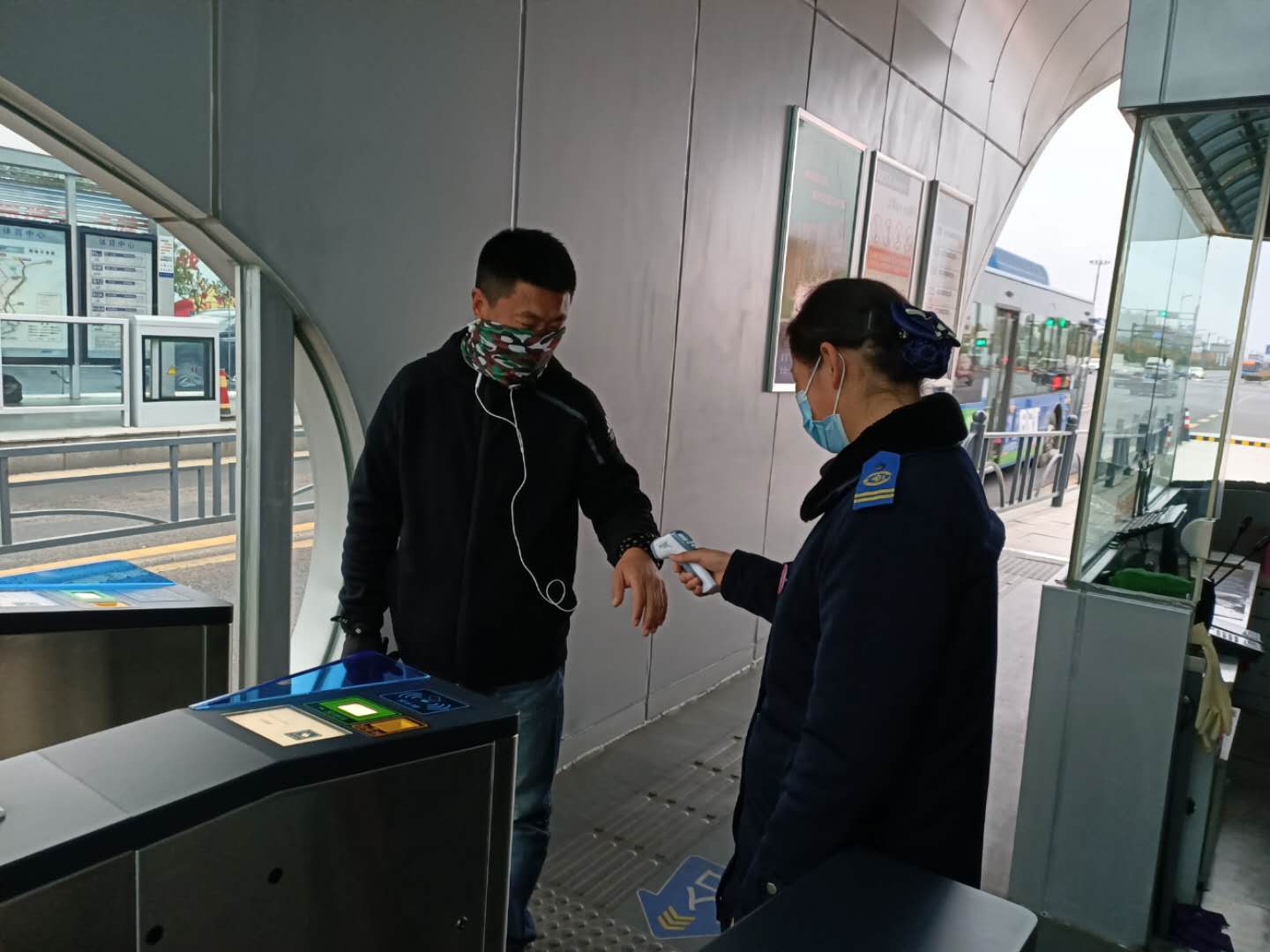 快速公交事業(yè)部站務員幫助乘客找回丟失的鑰匙獲感謝