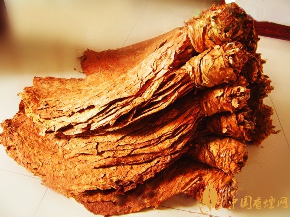 旱煙和煙卷哪個危害大，旱煙袋很有講究